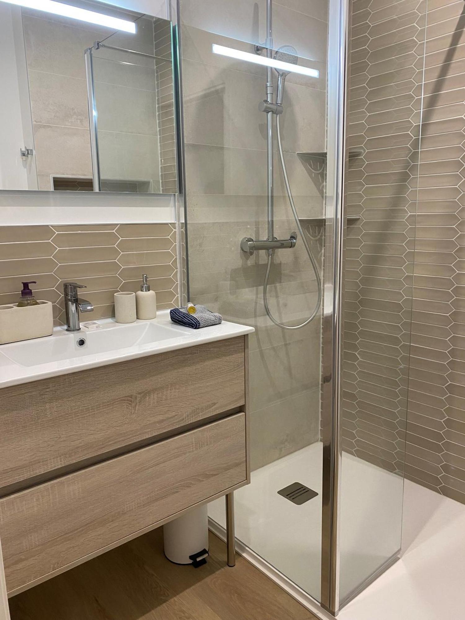 Apartment Luxe & Confort, Spacieux, Neuf, Clim Et